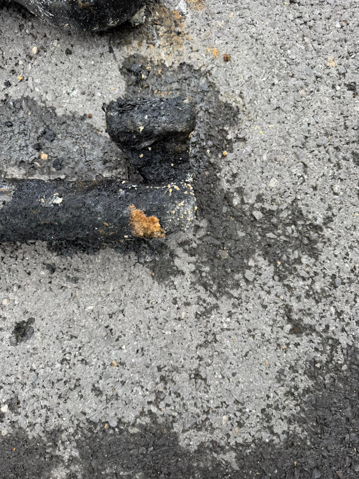 Canalisation endommagée dégagée avant réparation